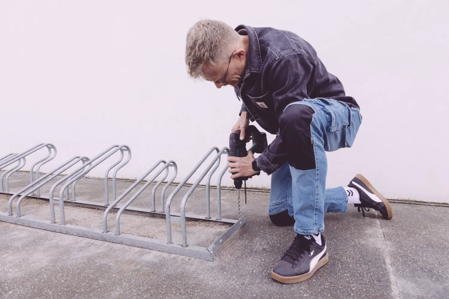 Mathias Biermann bohrt von Hausmannsarbeiten Mathias Biermann